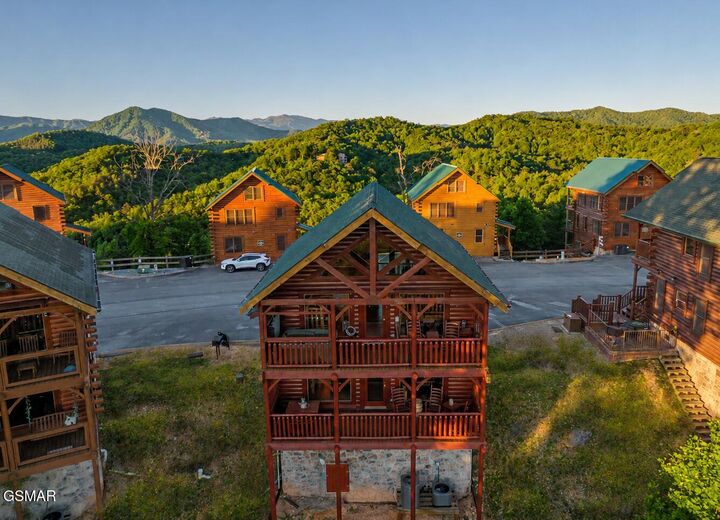 Property Photo: 2819 White Oak Ridge Lane TN 37862