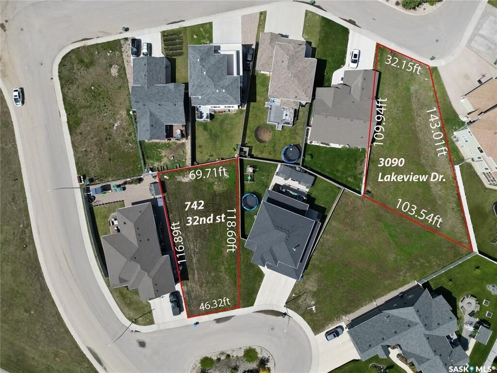 Property Photo:  3090 Lakeview Drive  SK S6W 0A4 