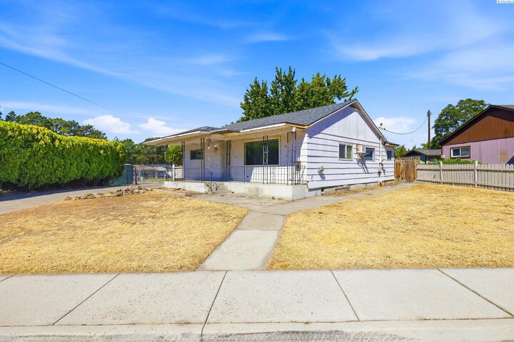 Property Photo:  91 Casey Ave  WA 99352 