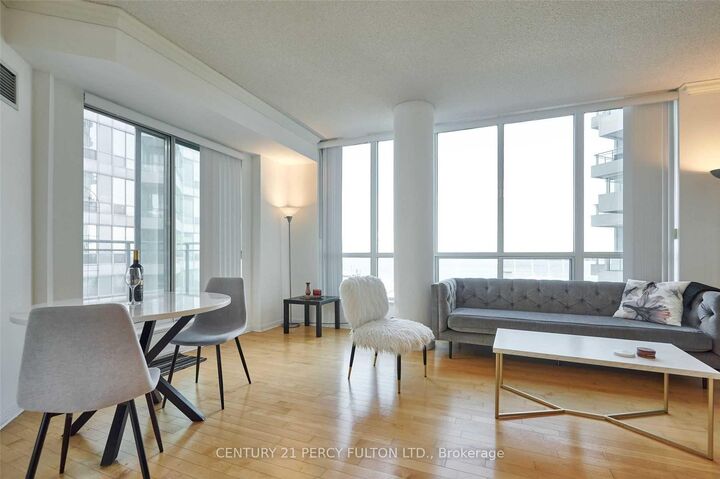 Photo de la propriété:  230 Queens Quay W 1016  ON M5J 1B5 