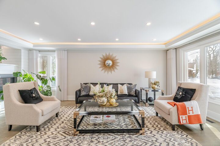 Property Photo: 1298 Bunsden Avenue ON L5H 3T9