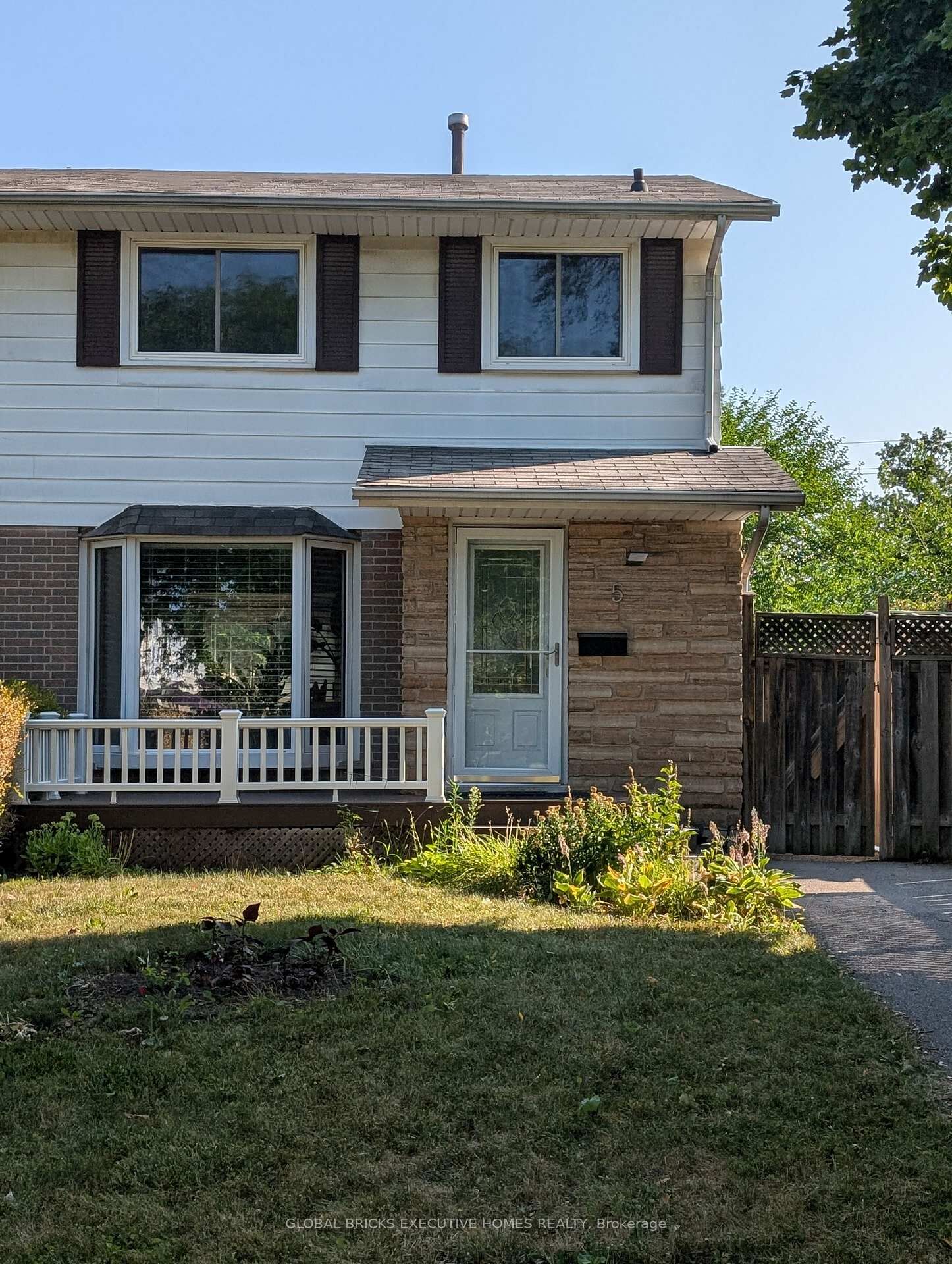 Photo de la propriété:  5 Onslow Court Room#4  ON L6H 1J2 
