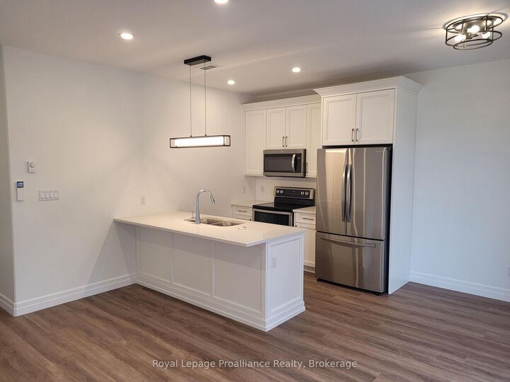 Property Photo: 15 Bay Street 4 ON K8V 1H2