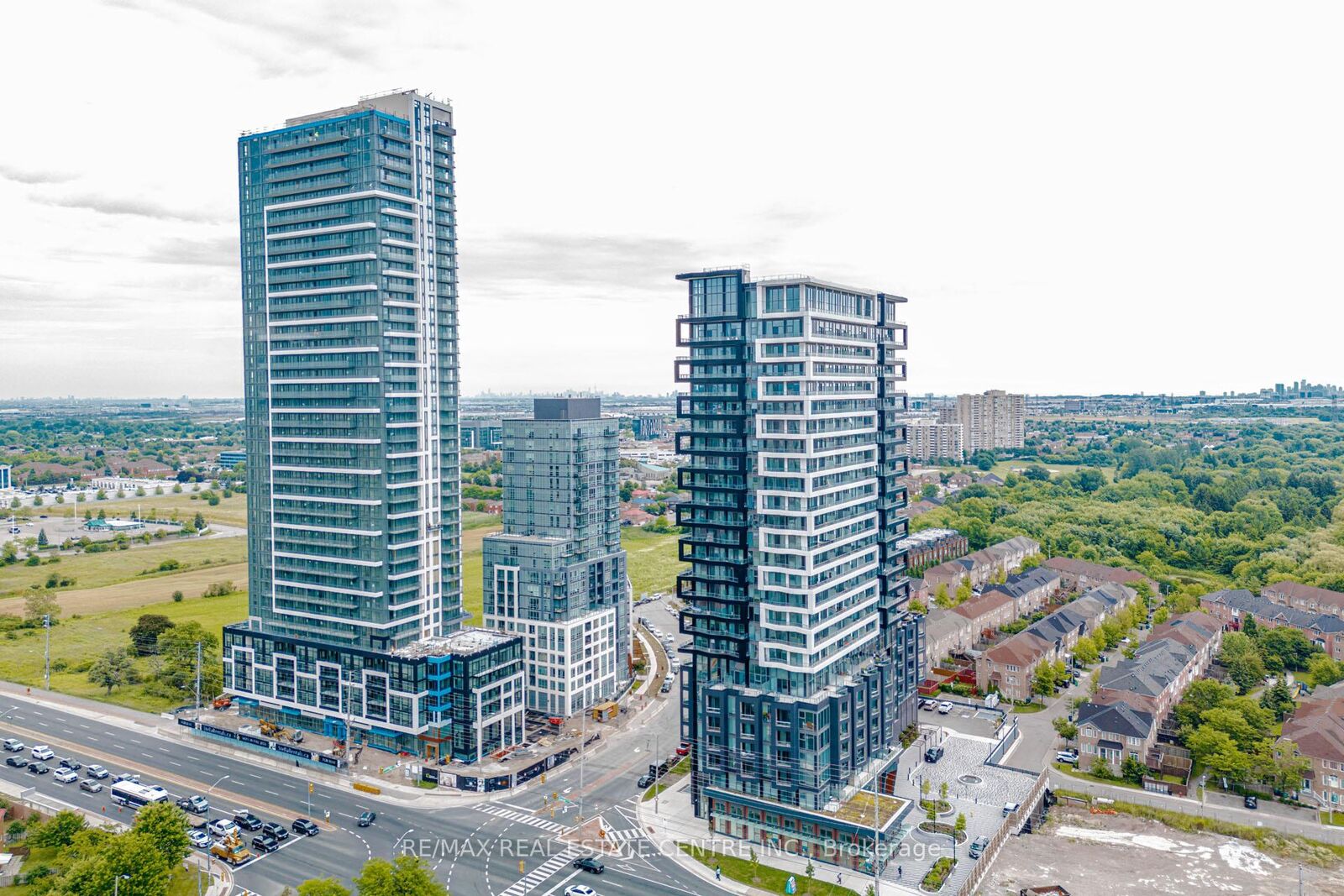 Property Photo: 260 Malta Avenue 1603 ON L6Y 6L7
