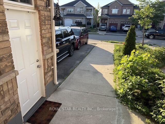 Property Photo: 50 Dewridge Court ON L6R 3C1