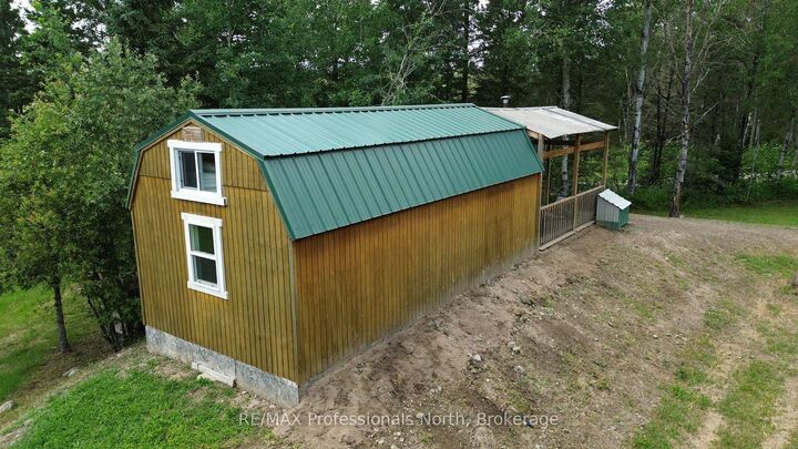 737 Hill And Gully Road — photo 1