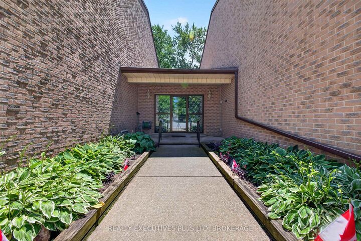 Property Photo: 6044 Swayze Drive 6 ON L2J 4G9
