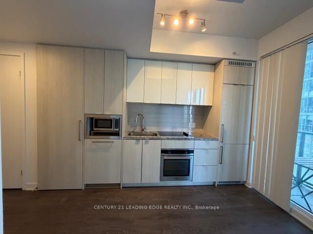 Photo de la propriété:  115 Blue Jays Way 1708  ON M5V 0N4 