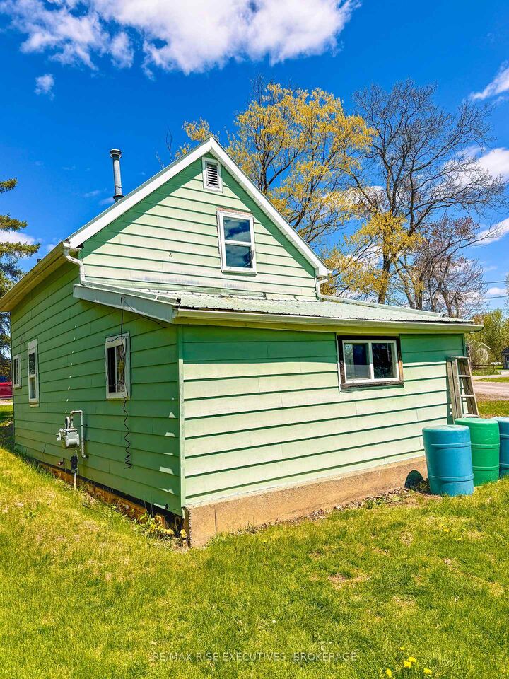 Property Photo:  14 Dundas Street  ON K0K 1X0 