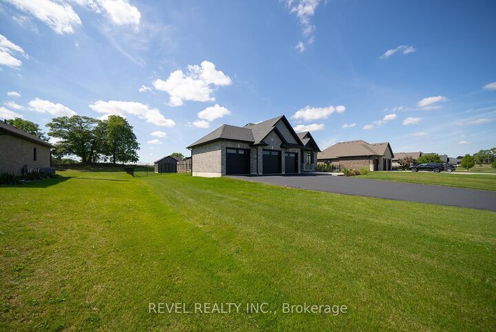 Property Photo: 21 Tedley Boulevard ON N3T 0E3