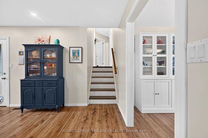 Property Photo:  56 Parkview Crescent  ON N7G 4B1 
