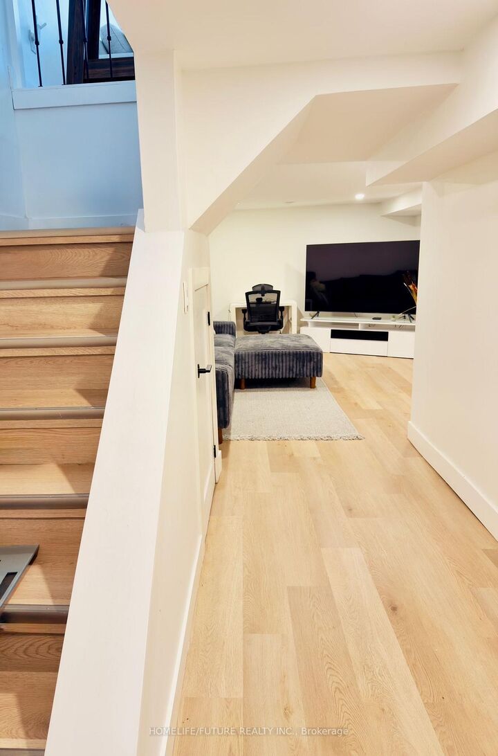 Property Photo: 51 Paulander Drive 51 ON N2M 5E5