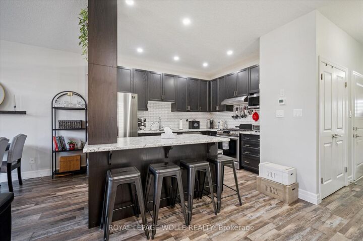 Property Photo: 1023 Devonshire Avenue 15 ON N4S 5S1