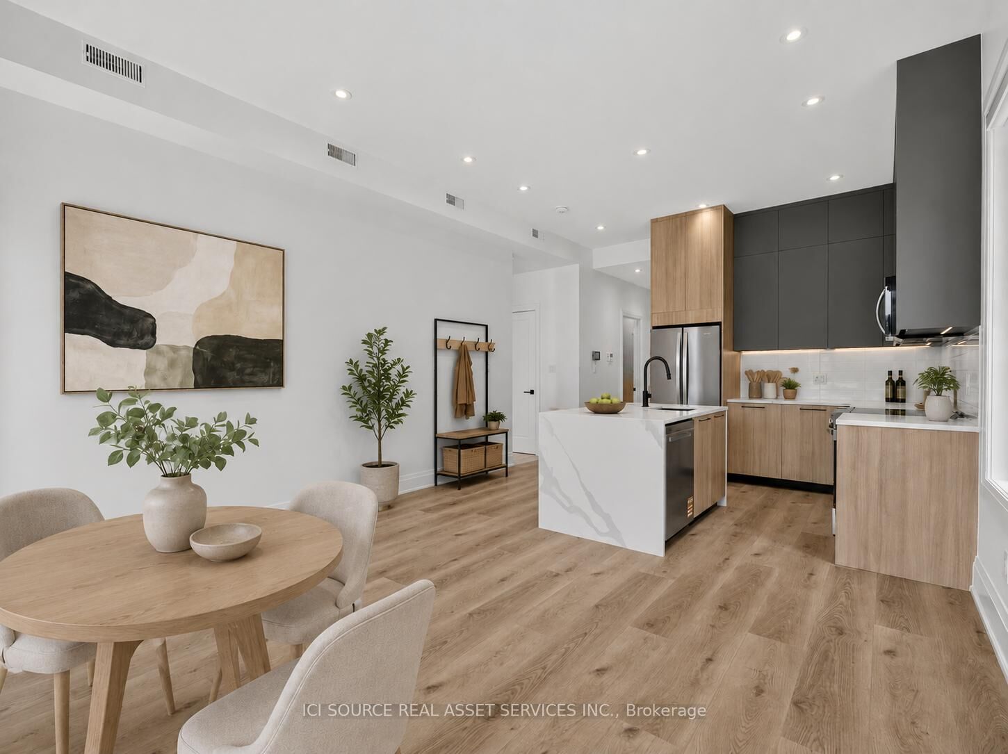 Property Photo:  28 Norcross Road Unit 4  ON M3H 2R4 