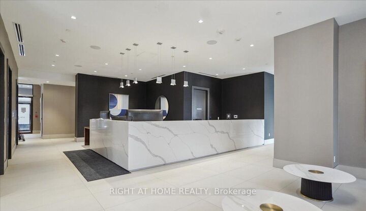 Property Photo:  2550 Simcoe Street N 2006  ON L1L 0R5 