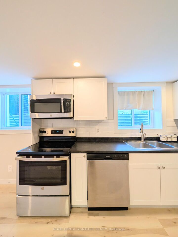 Property Photo:  43 Second Avenue Lower  ON K8V 5M5 