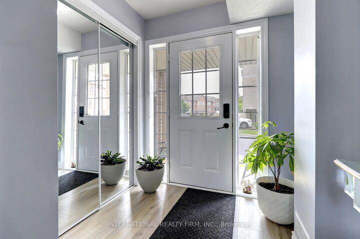 Property Photo: 56 Arizona Drive ON L6Y 0R6