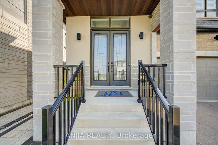 Property Photo: 63 Suttonrail Way ON L4A 0E4