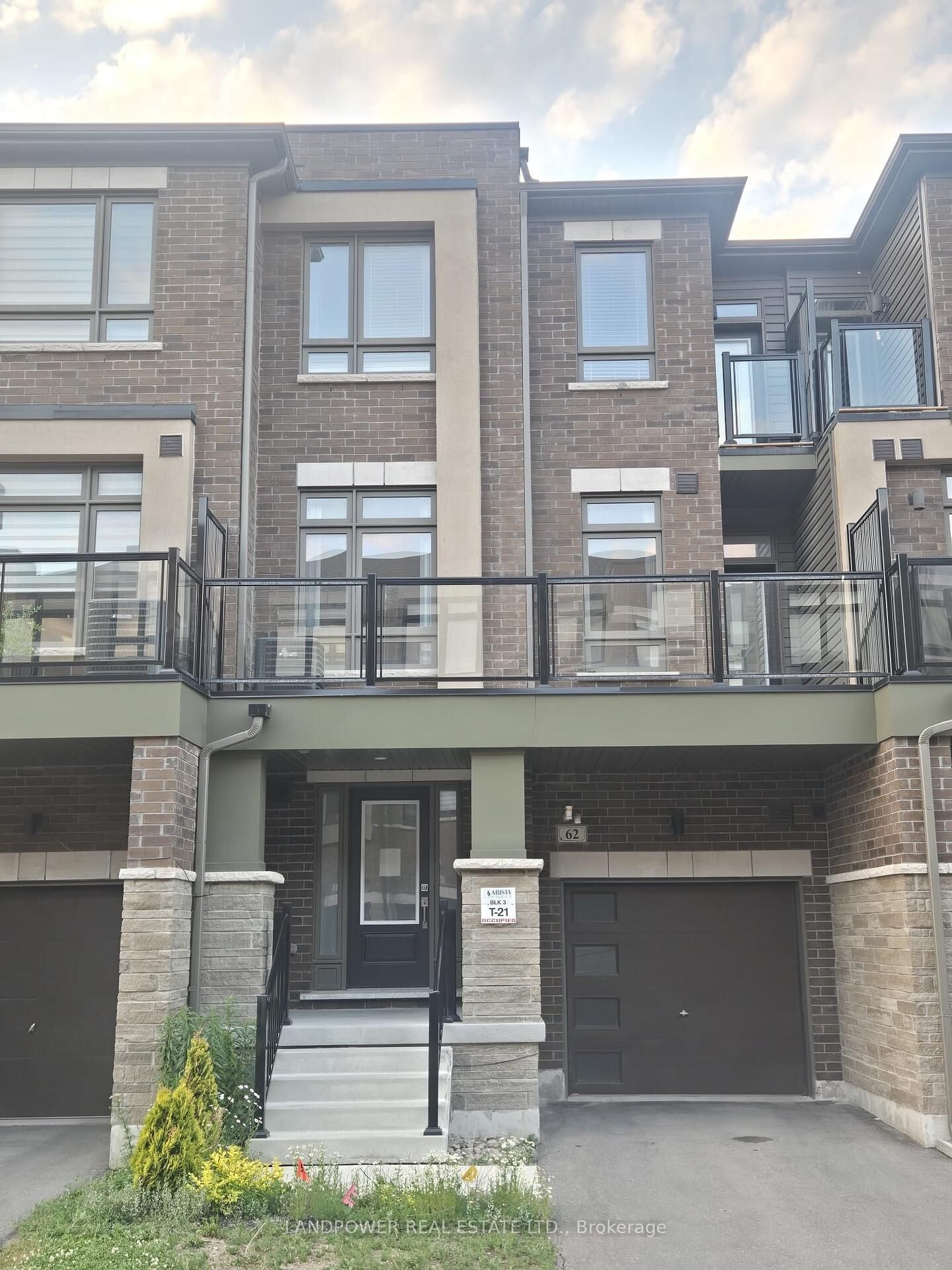 Property Photo:  62 Riley Reed Lane  ON L4S 0M3 