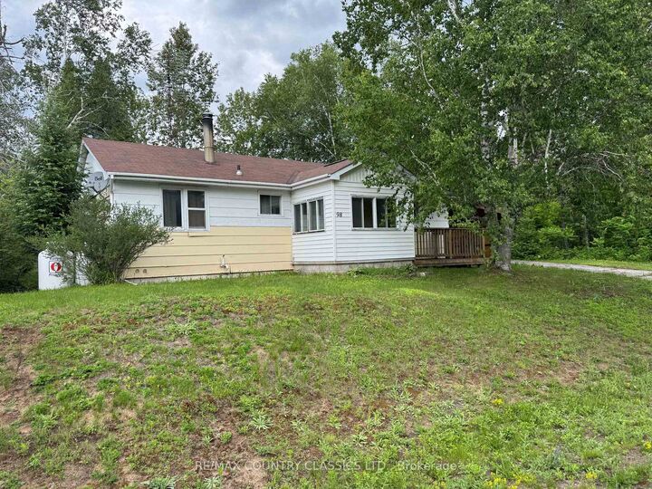 Property Photo: 98 Sprucedale Street ON K0L 1M0