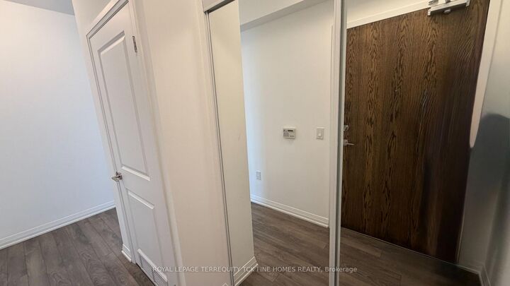 Property Photo: 99 Eagle Rock Way 605 ON L6A 5A7