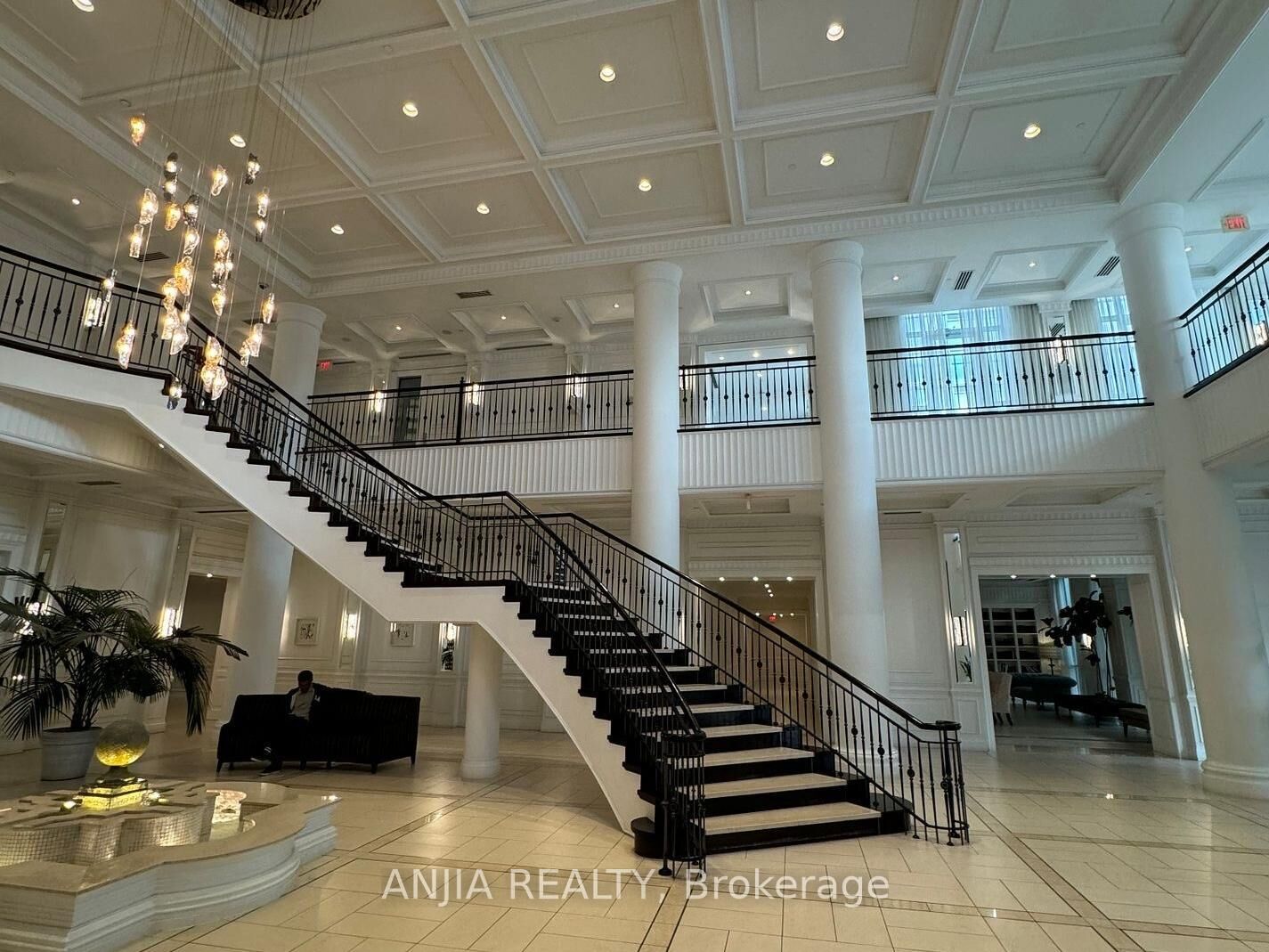 Property Photo:  25 Greenview Avenue 721  ON M2M 1R2 