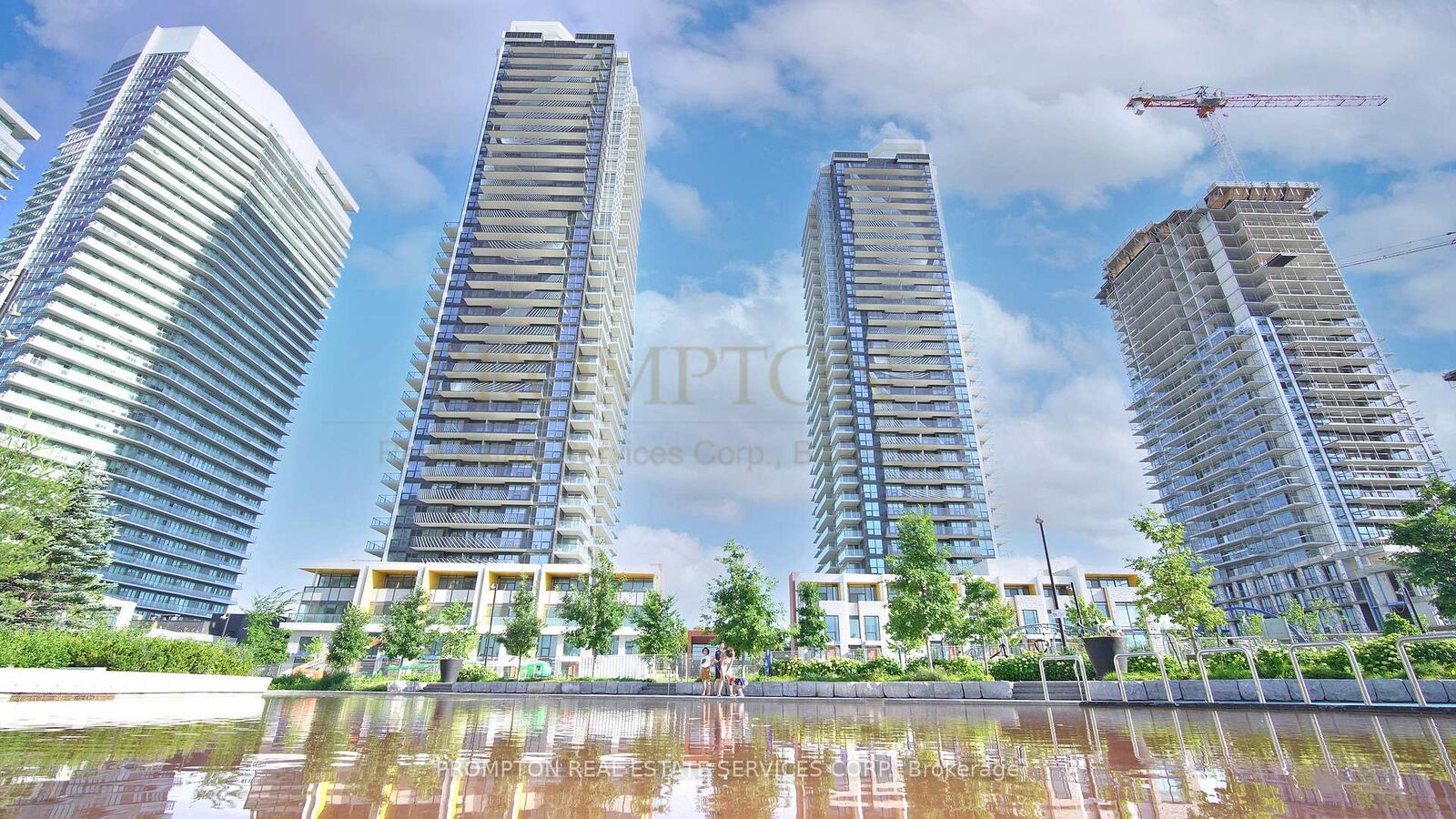 Property Photo: 85 McMahon Drive 1211 ON M2K 0H1