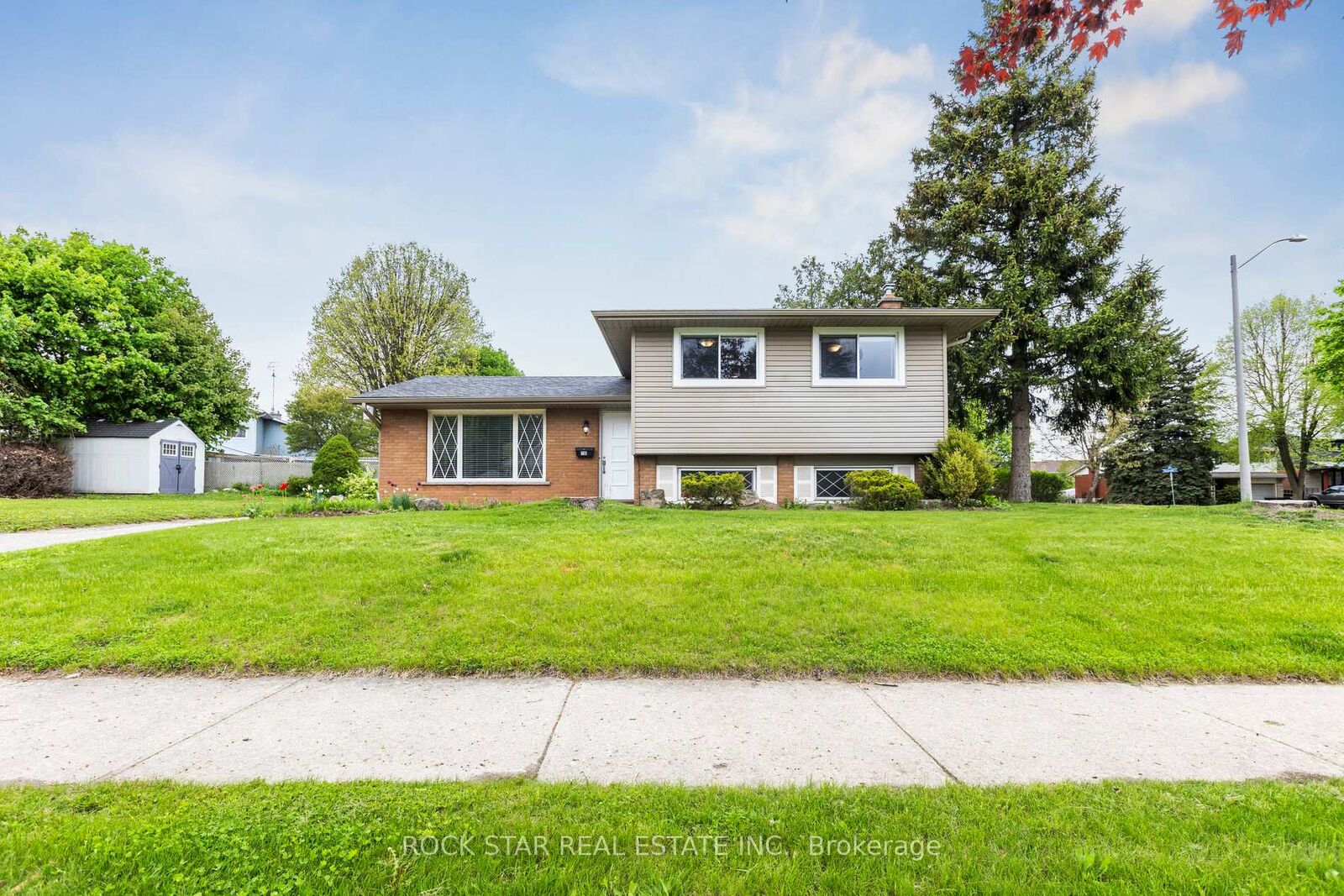 Property Photo: 130 Hudson Crescent ON N2B 2V9