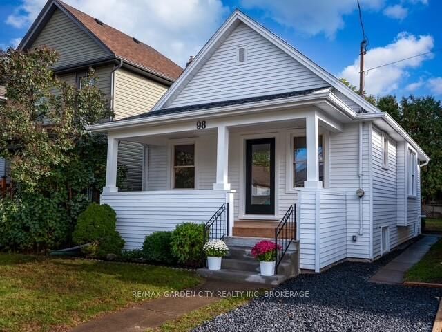 Property Photo:  98 Pleasant Avenue  ON L2R 1Y1 