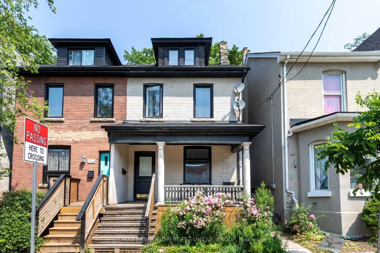 Property Photo:  1316 Queen Street E Bsmt  ON M4L 1C5 