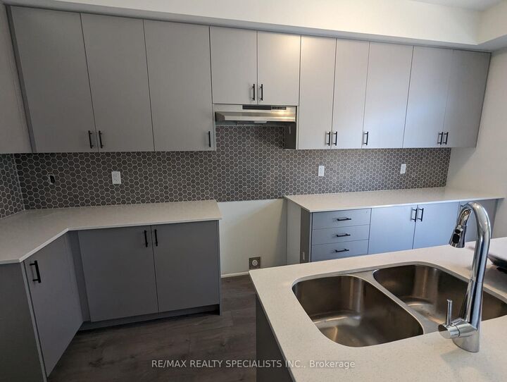 Property Photo:  790 Kootenay Path  ON L1H 0B1 