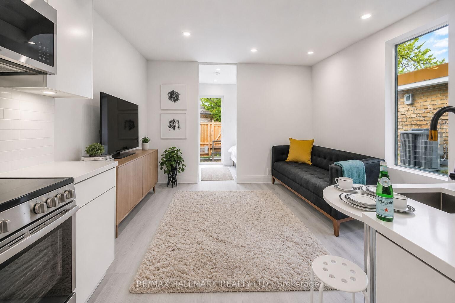 Property Photo:  415 Dundas Street E 2  ON M5A 2A9 