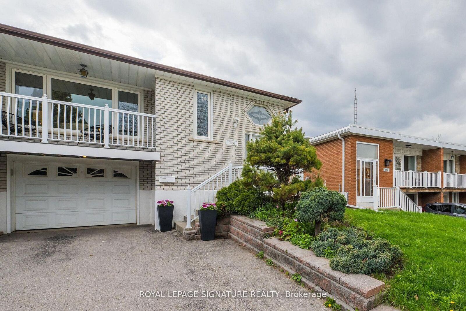 Property Photo: 124 Edmonton Drive ON M2J 3X1