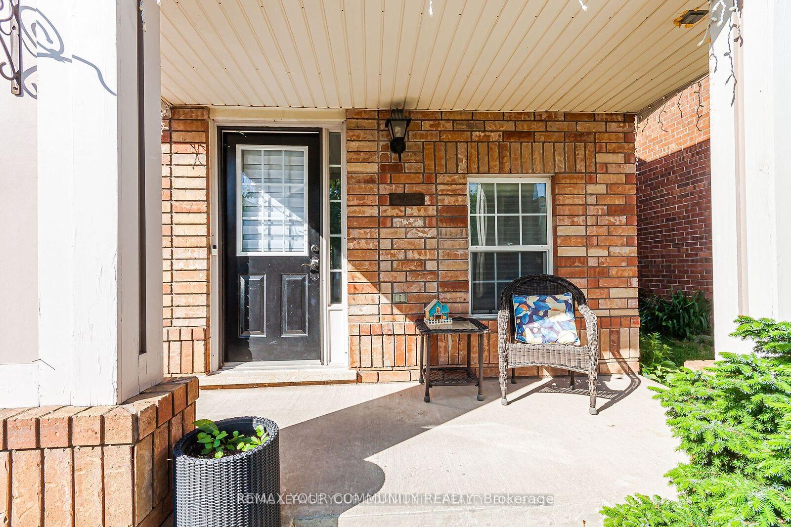 Property Photo:  688 Hamilton Crescent  ON L9T 6H1 