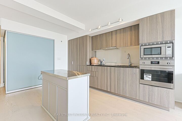 Property Photo: 955 Bay Street 2409 ON M5S 0C6