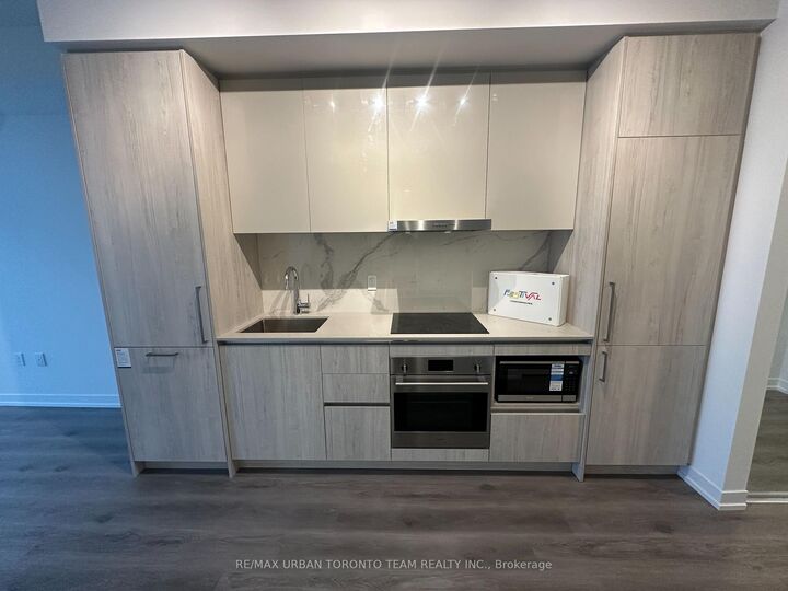 Property Photo: 225 Commerce Street 4203 ON L4K 0R1