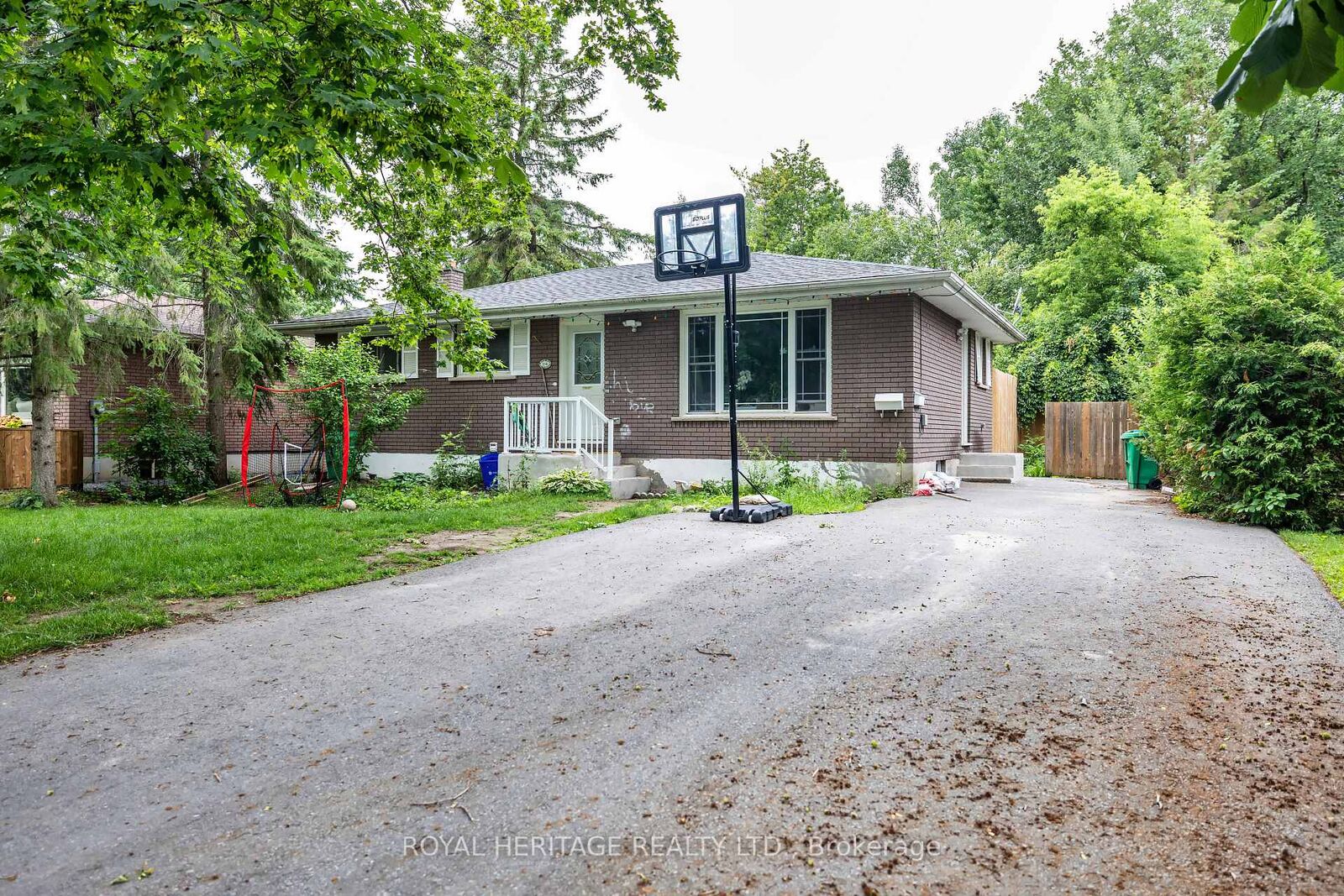 Property Photo:  1041 Barnardo Avenue 2  ON K9H 5W9 