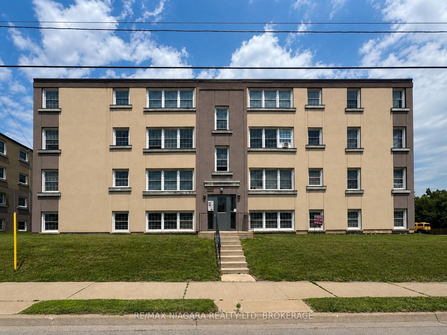 Property Photo:  143 Westchester Crescent 3  ON L2P 2P2 