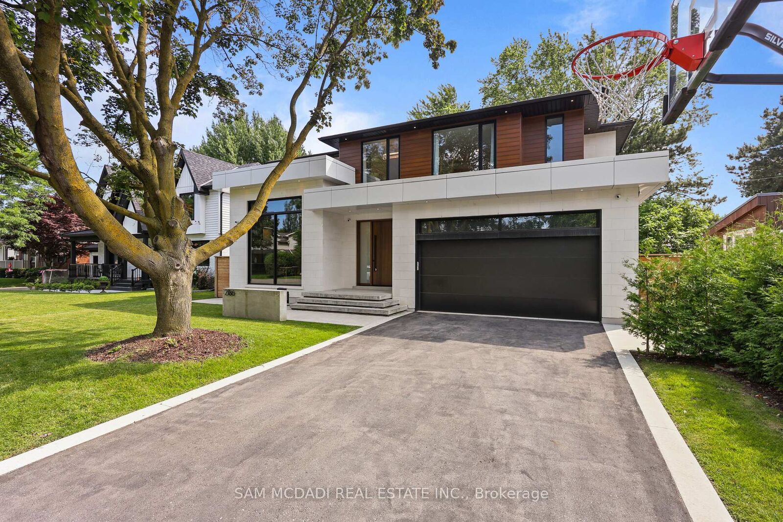 Property Photo: 2186 Harcourt Crescent ON L4Y 1W1