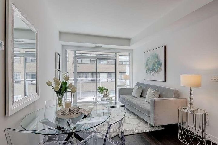 Property Photo: 223 St Clair Avenue W 318 ON M4V 0A5