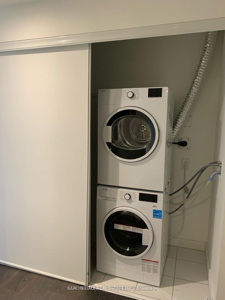 Property Photo: 28 Ann Street E 301 ON L5G 0E1