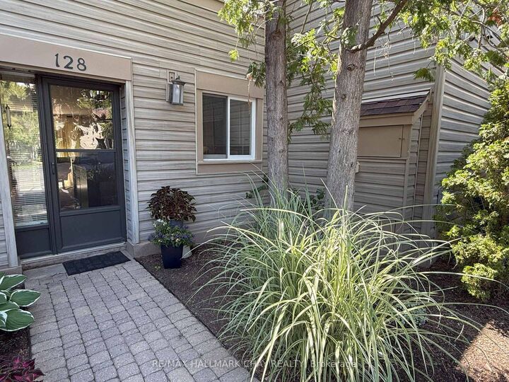 128 Escarpment Crescent 18 — photo 1