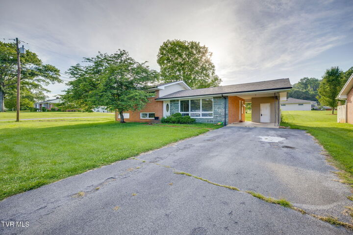 Property Photo:  412 Colonial Heights Road  TN 37663 