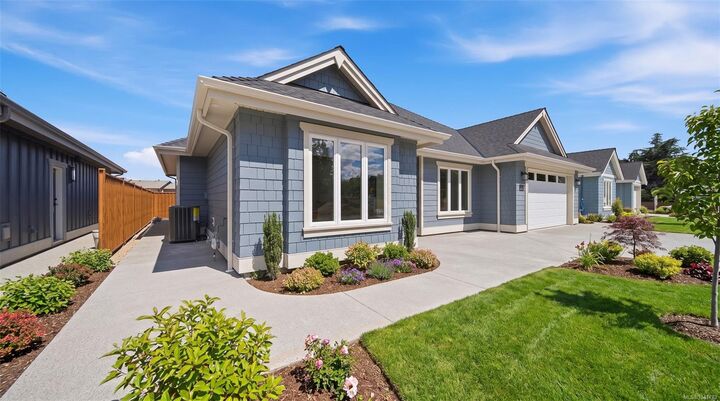 Property Photo: 416 Hummingbird Pl BC V9P 1K1