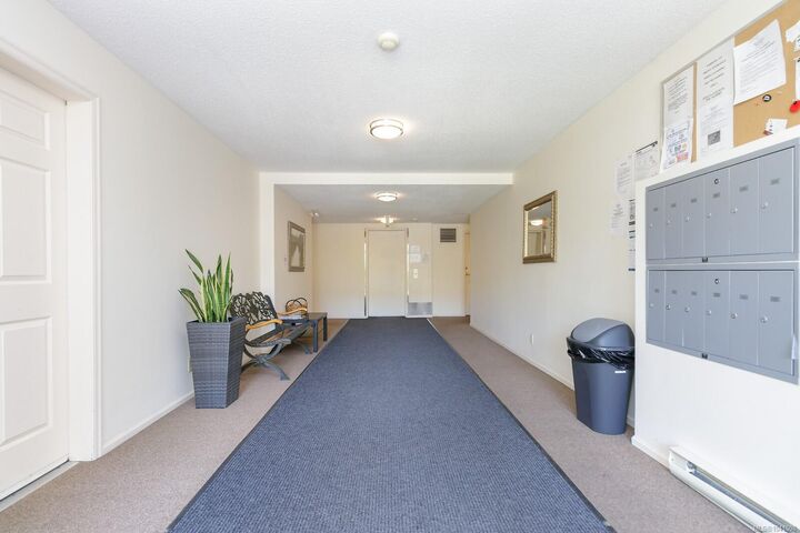 Property Photo:  3225 Alder St #308  BC V8X 1P3 