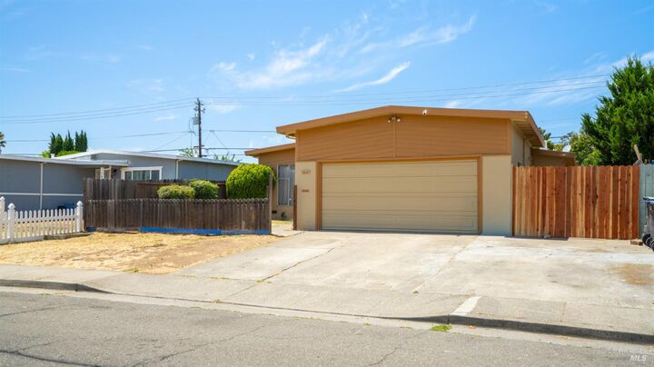 Property Photo:  1341 Eisenhower Street  CA 94533 