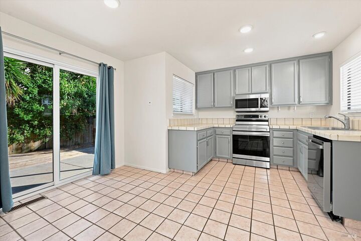 Property Photo: 7 Gilbert Court CA 94931