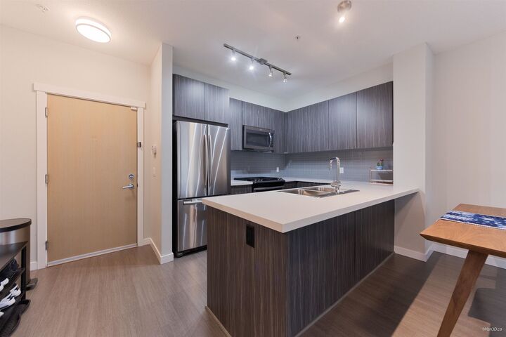 Property Photo:  607 Cottonwood Avenue 104  BC V3J 0H1 