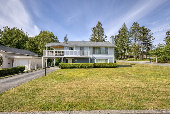 929 Grover Avenue — photo 1