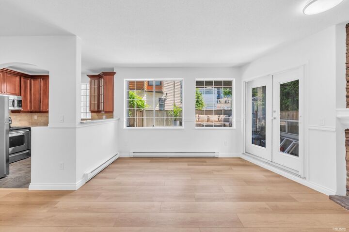 Property Photo: 125 W 18th Street 110 BC V7M 1W5